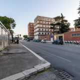 ...di fronte all�ingresso del Campus universitario di Bari 